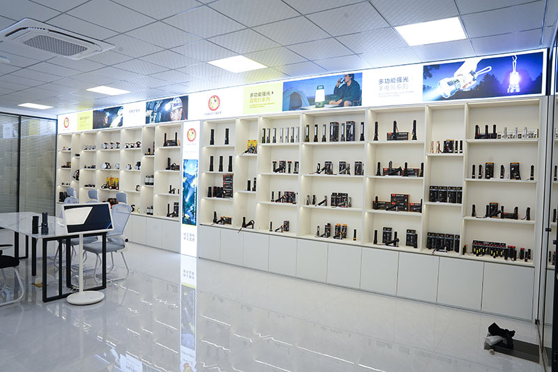 Cum să alegi un producător fiabil de lanternă LED din China pentru proiectele OEM?